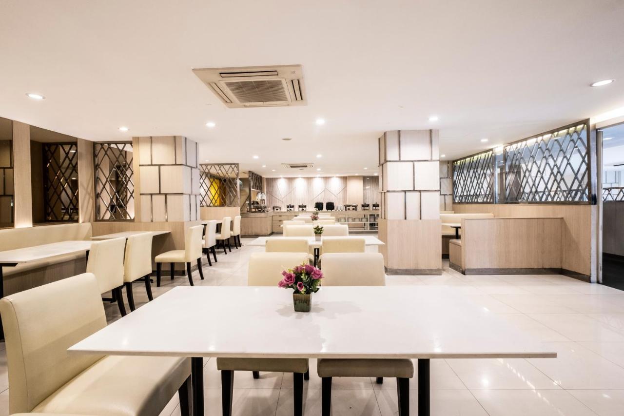 The Airport Courtyard Suvarnabhumi Airport Bangkok Exterior foto The interior of the restaurant