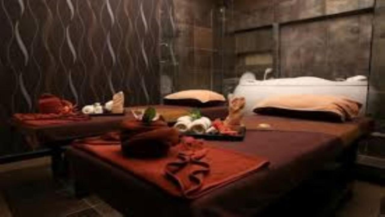 The Airport Courtyard Suvarnabhumi Airport Bangkok Exterior foto A massage table at a spa