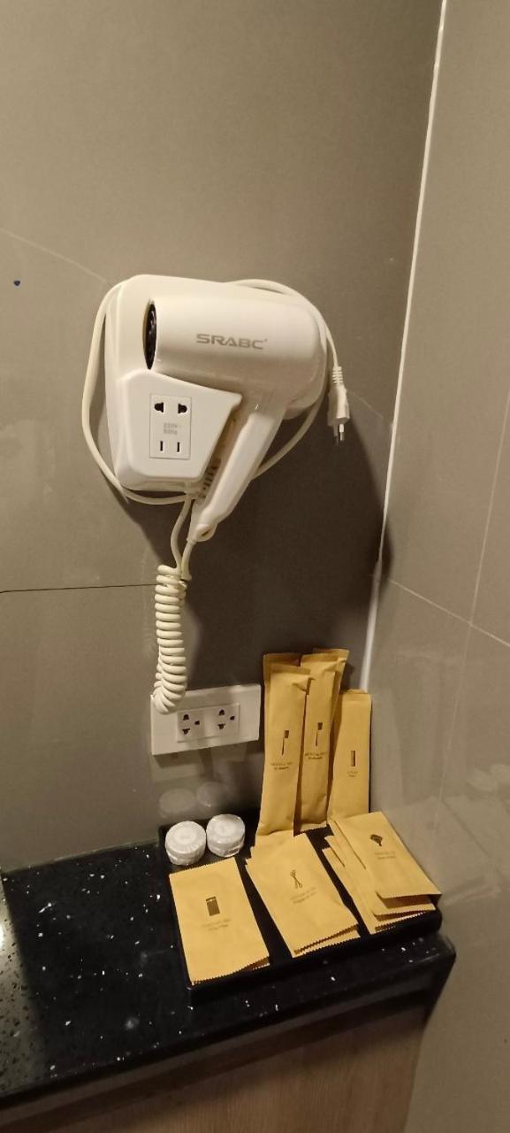 The Airport Courtyard Suvarnabhumi Airport Bangkok Exterior foto A hair dryer in a hotel bathroom